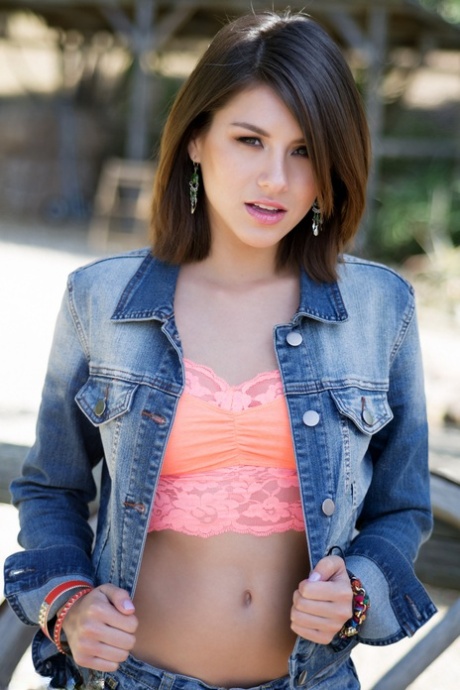 Shyla Jennings sexy actress img