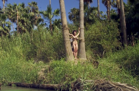 Mallory Knots nude model photos
