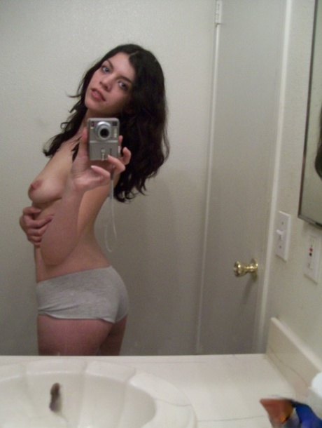 huge tits pierced navel hd photo